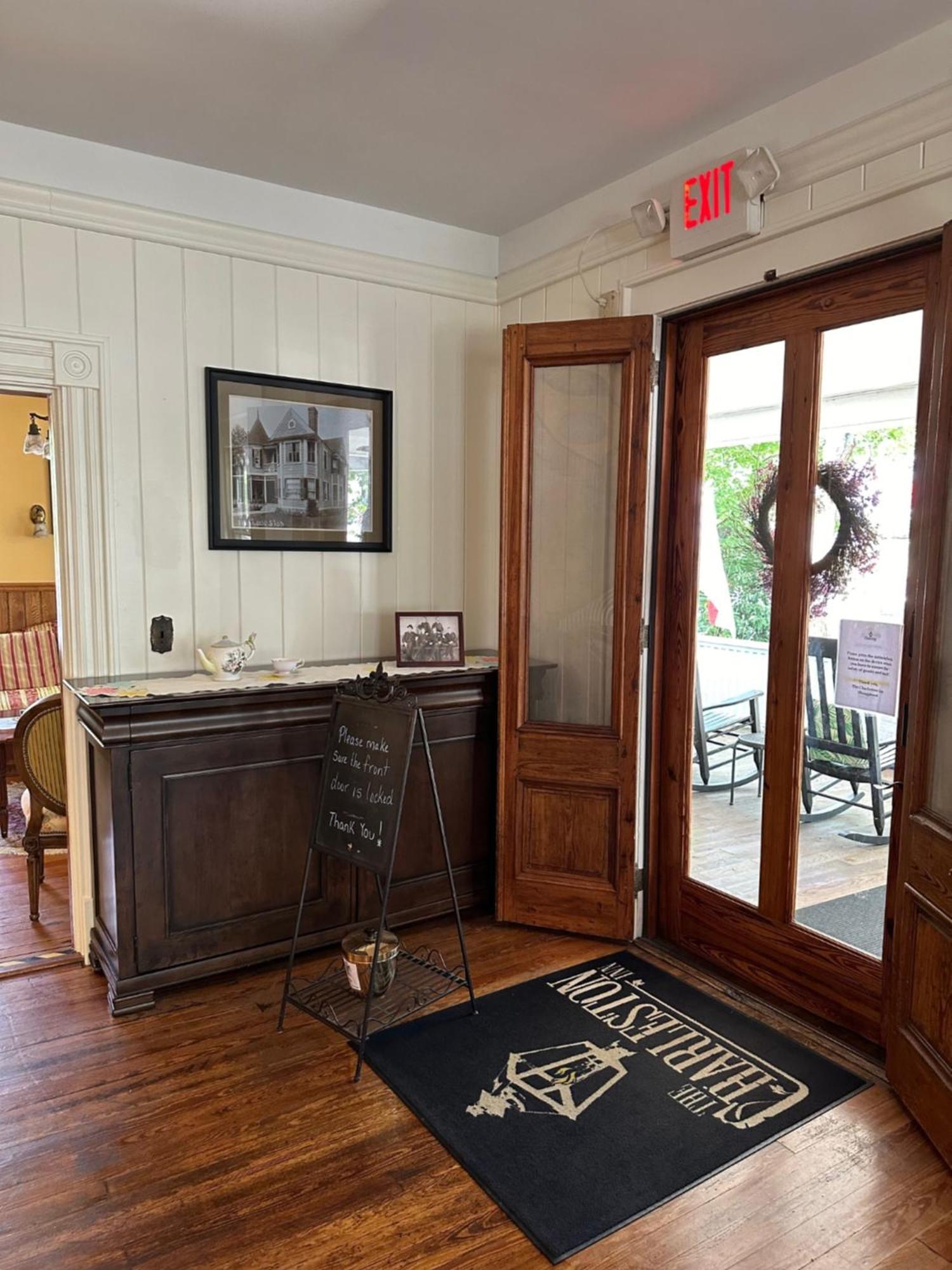 The Charleston Inn Hendersonville Nc Exterior foto